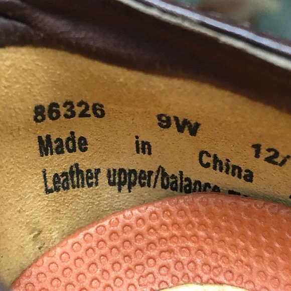 Clarks Womens Dark Brown Leather Loafers Sz 9W - Picture 7 of 7